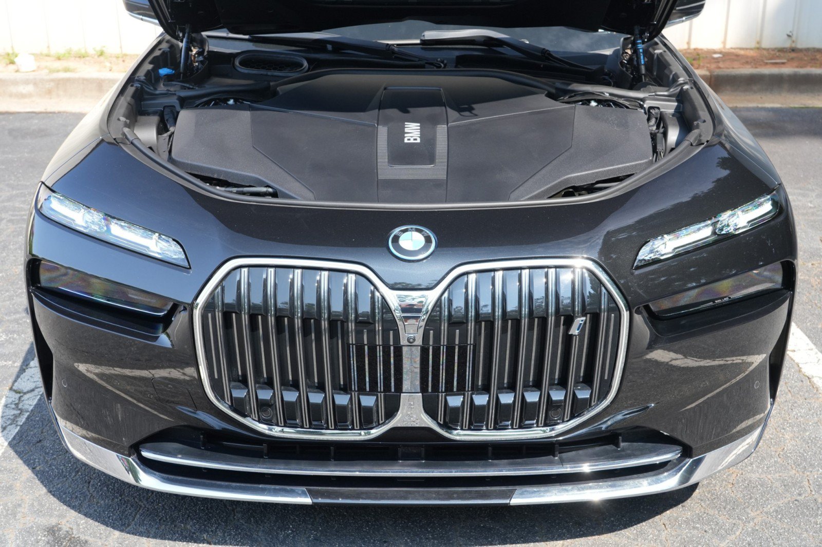 Used 2025 BMW i7 xDrive60 w/ Executive Package AWD/4WD image 8
