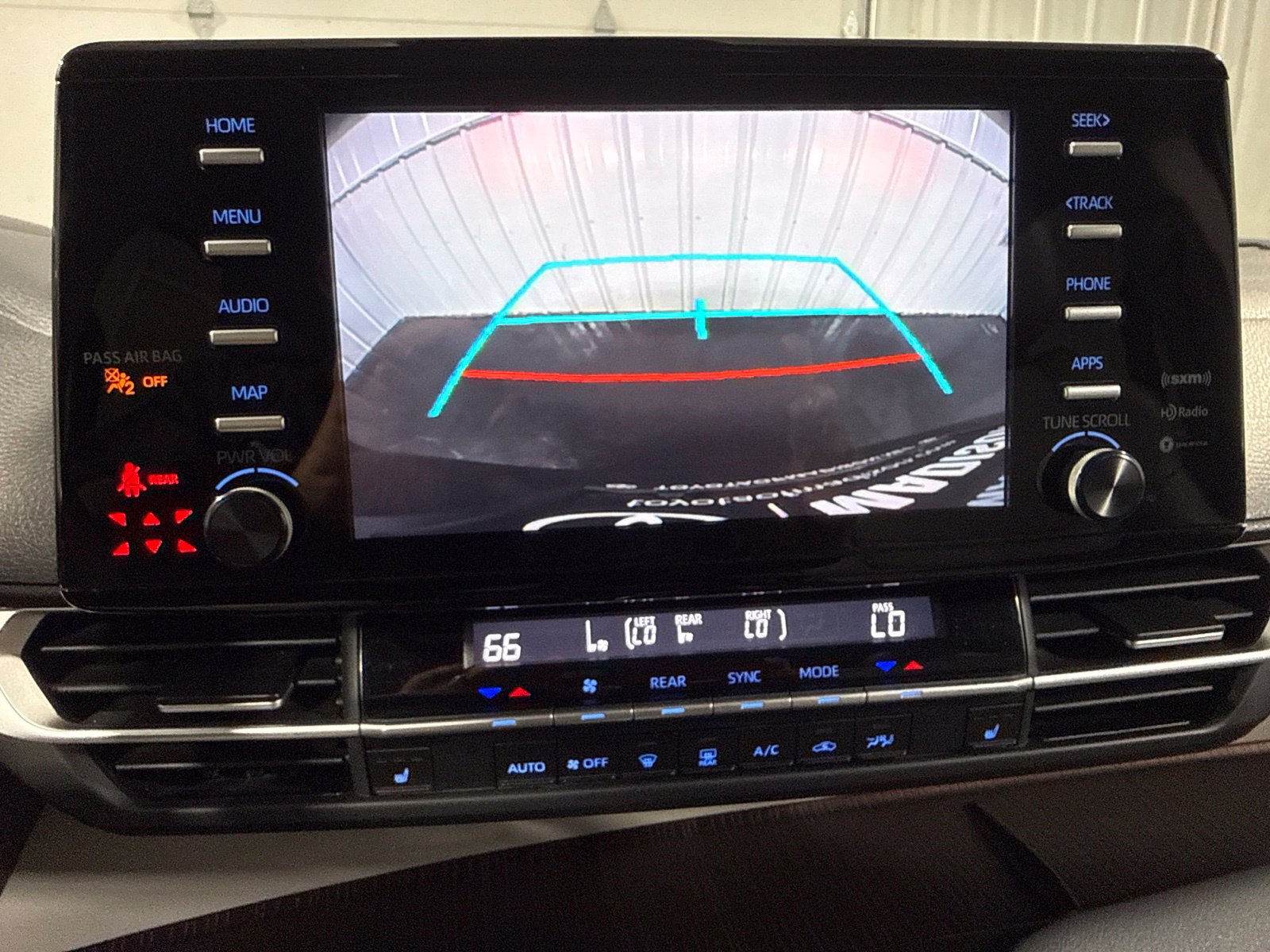 Used 2024 Toyota Sienna XLE FWD image 34