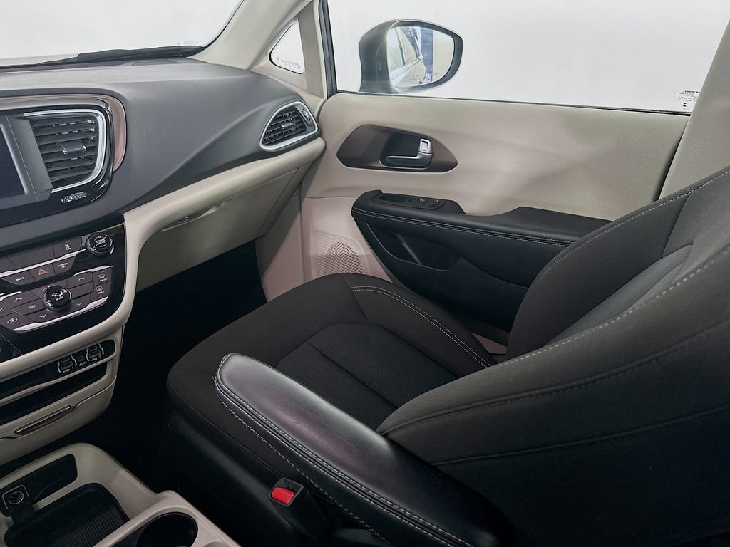 Certified 2023 Chrysler Voyager LX FWD image 32