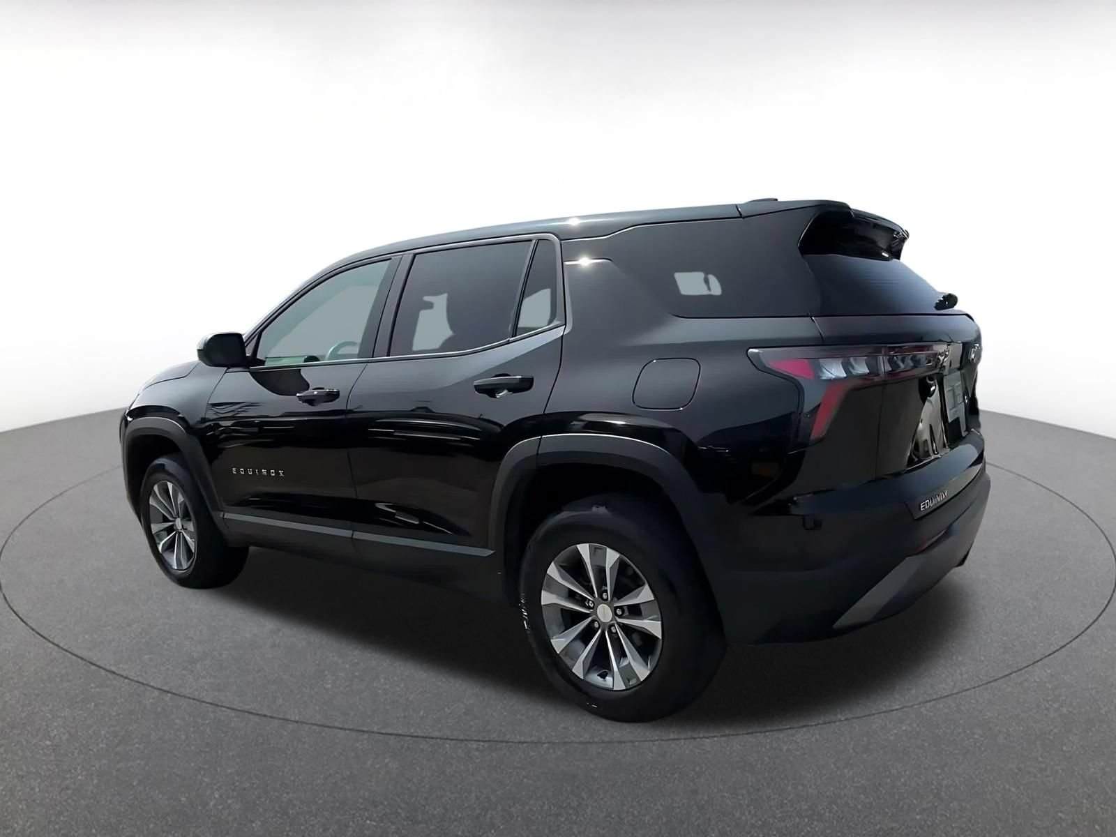 Used 2025 Chevrolet Equinox LT FWD image 9