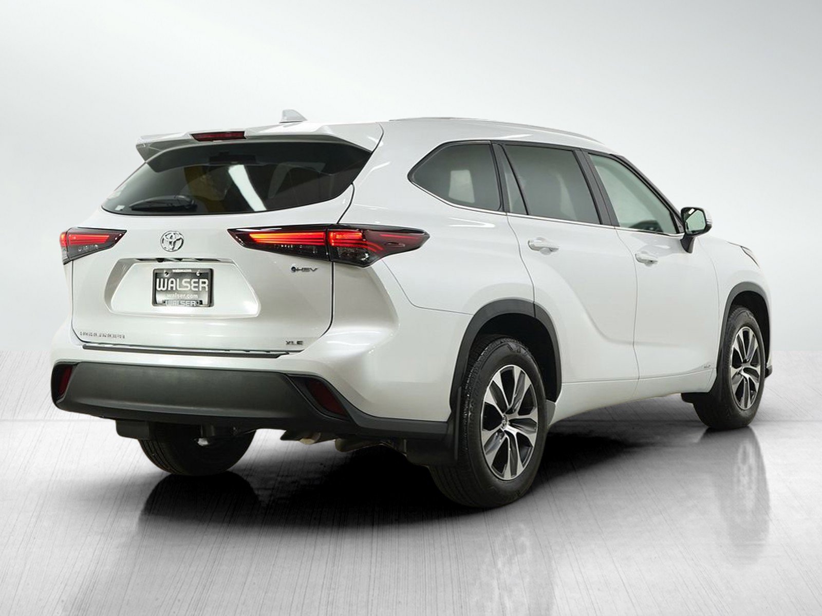 Used 2025 Toyota Highlander XLE AWD/4WD image 5