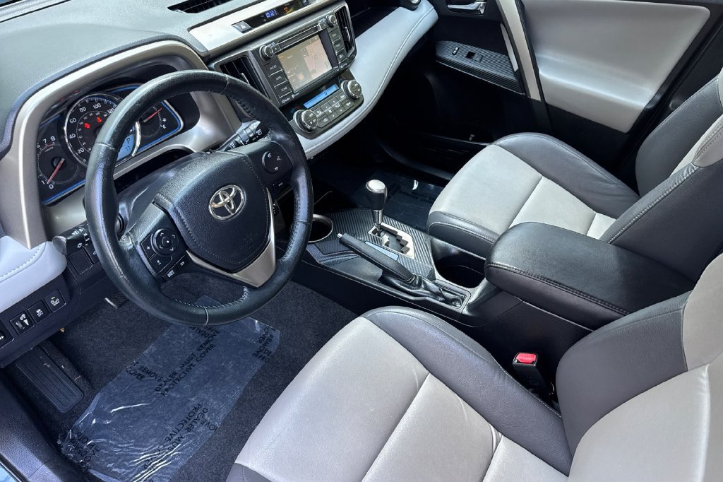 Used 2014 Toyota RAV4 Limited w/ Technology Package FWD image 9
