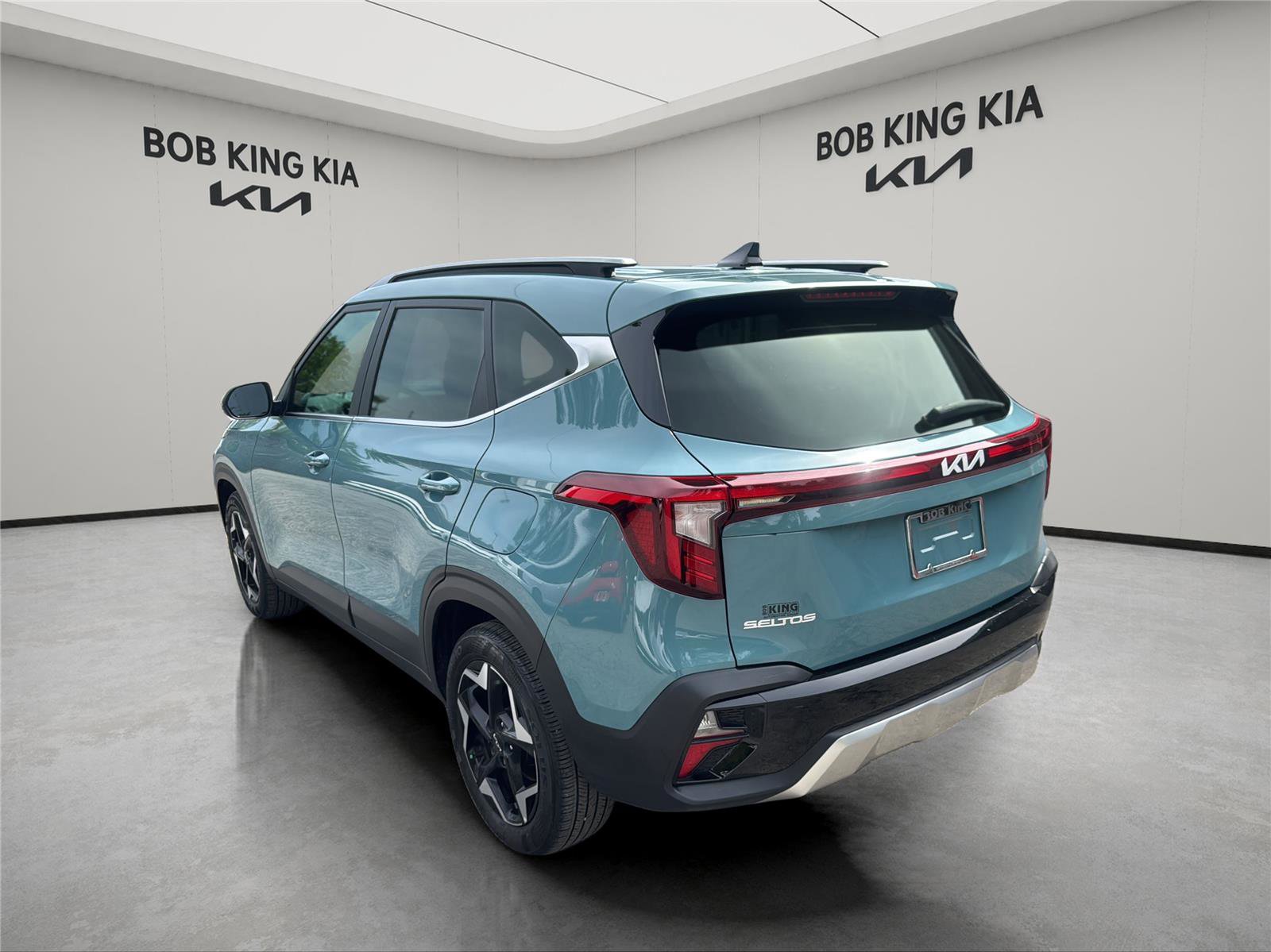 Used 2024 Kia Seltos EX image 3