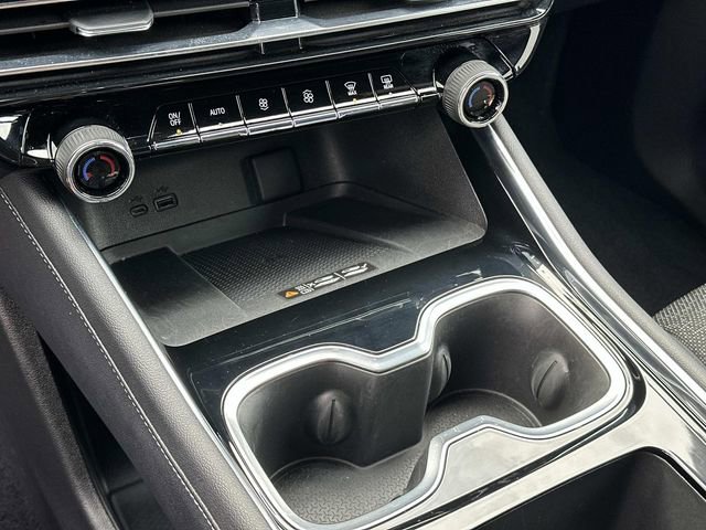 Used 2025 Chevrolet Traverse LT image 23