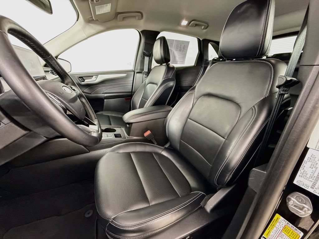 Used 2025 Ford Escape Platinum AWD/4WD image 24