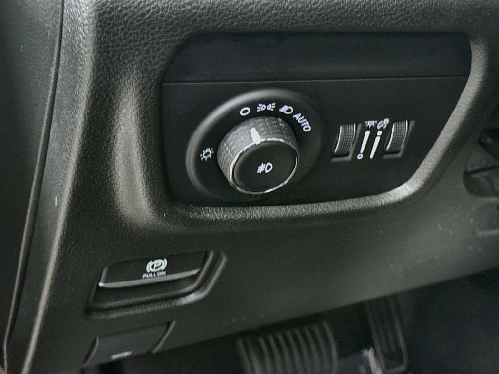 Used 2024 Jeep Grand Cherokee Limited w/ Black Appearance Package RWD image 19
