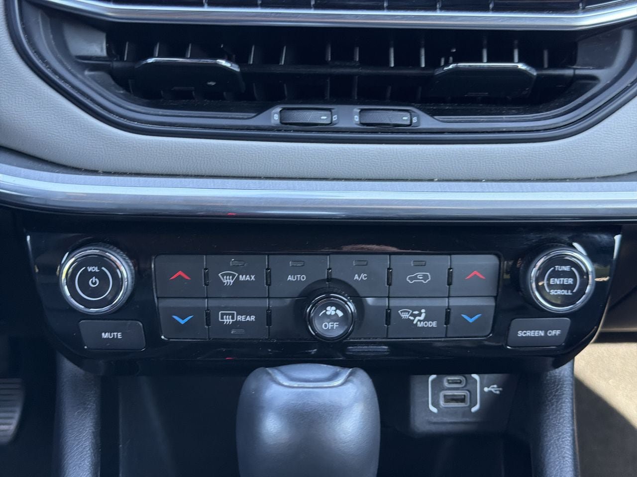 Used 2024 Jeep Compass Limited AWD/4WD image 18