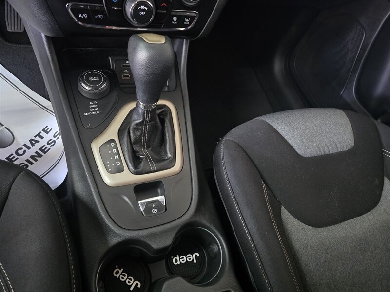 Used 2014 Jeep Cherokee Latitude AWD/4WD image 18