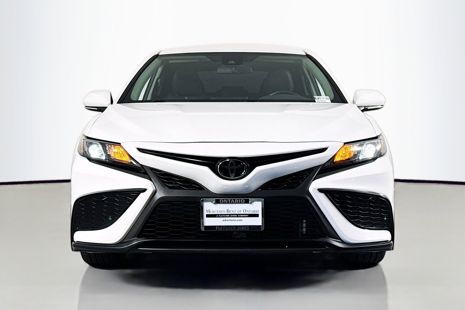 Used 2024 Toyota Camry SE FWD image 3