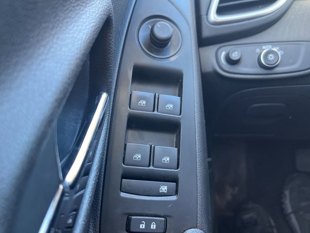 Used 2021 Chevrolet Trax LS w/ Tint and Cruise Package image 37