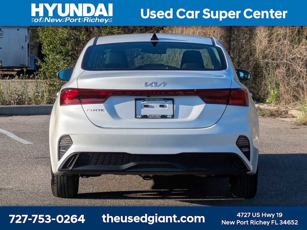 Used 2024 Kia Forte LXS w/ LXS Technology Package image 4