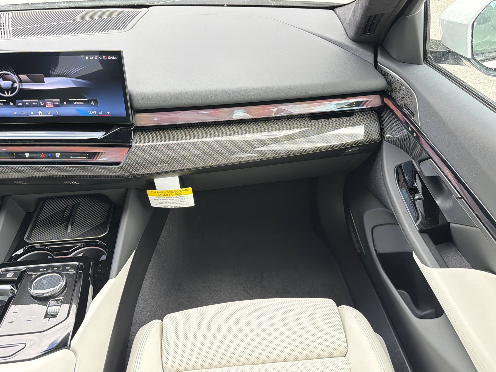 New 2027 BMW 550e xDrive AWD/4WD image 17