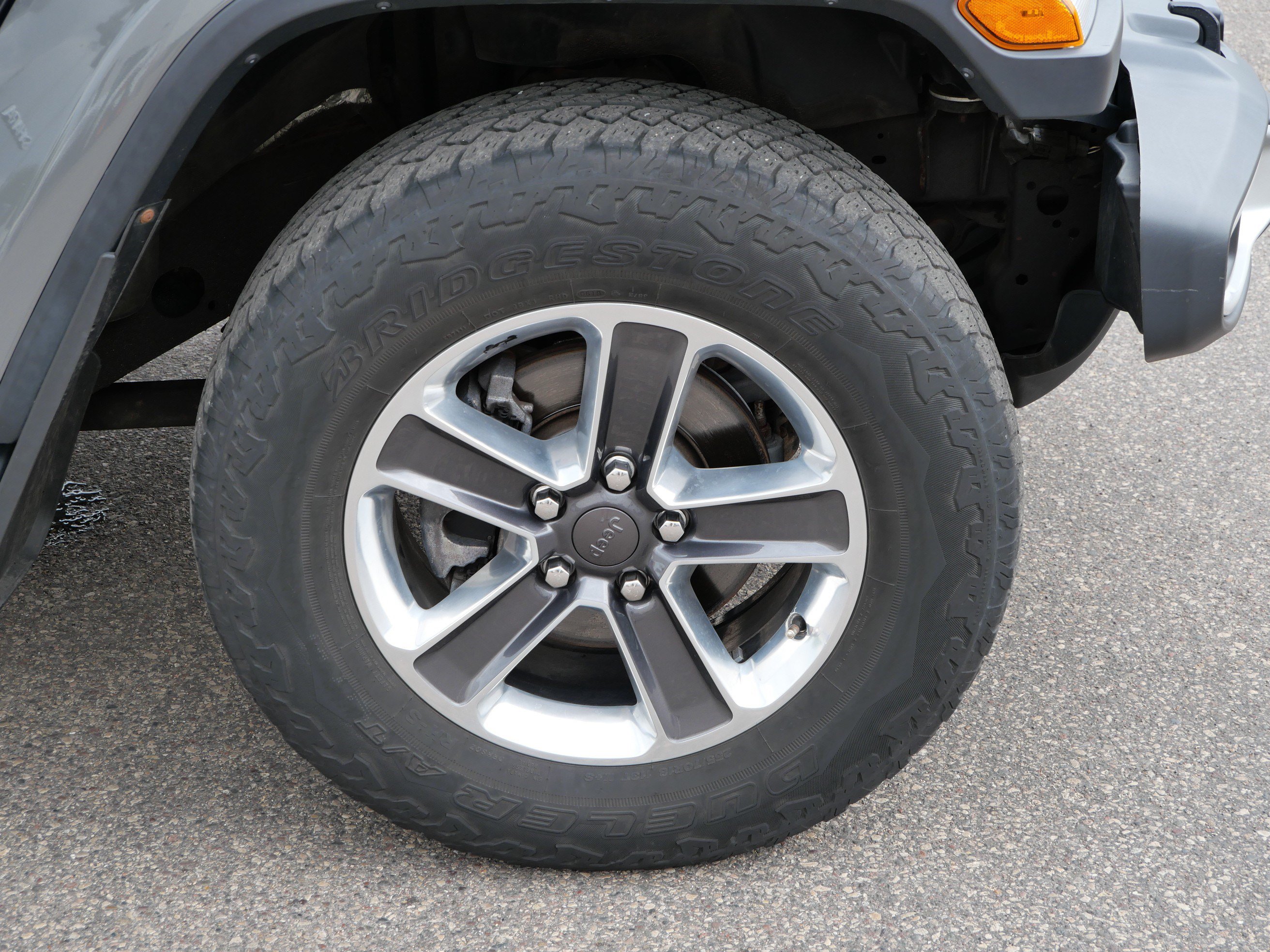 Used 2019 Jeep Wrangler Unlimited Sahara w/ Dual Top Group AWD/4WD image 15