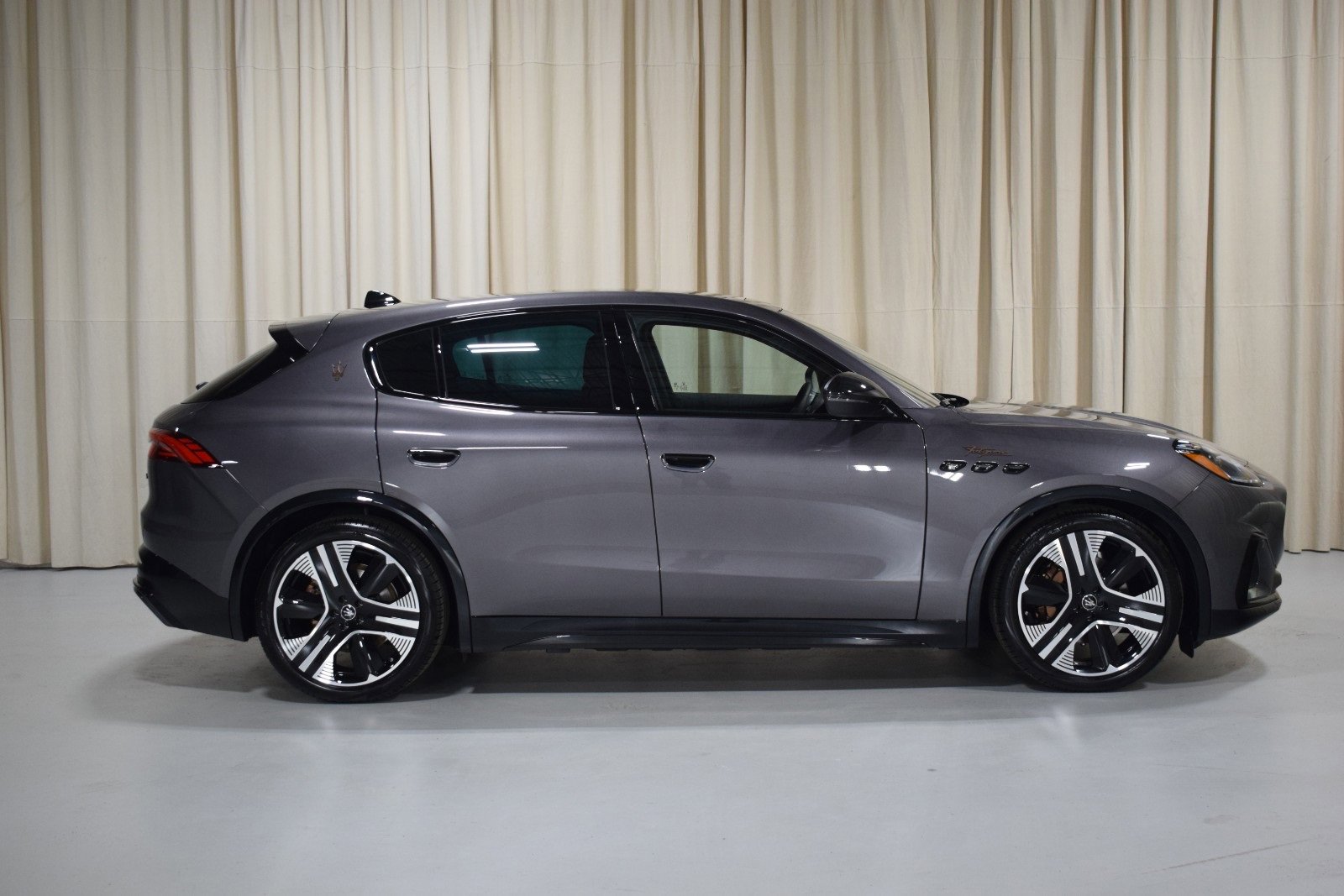 New 2025 Maserati Grecale Folgore image 17