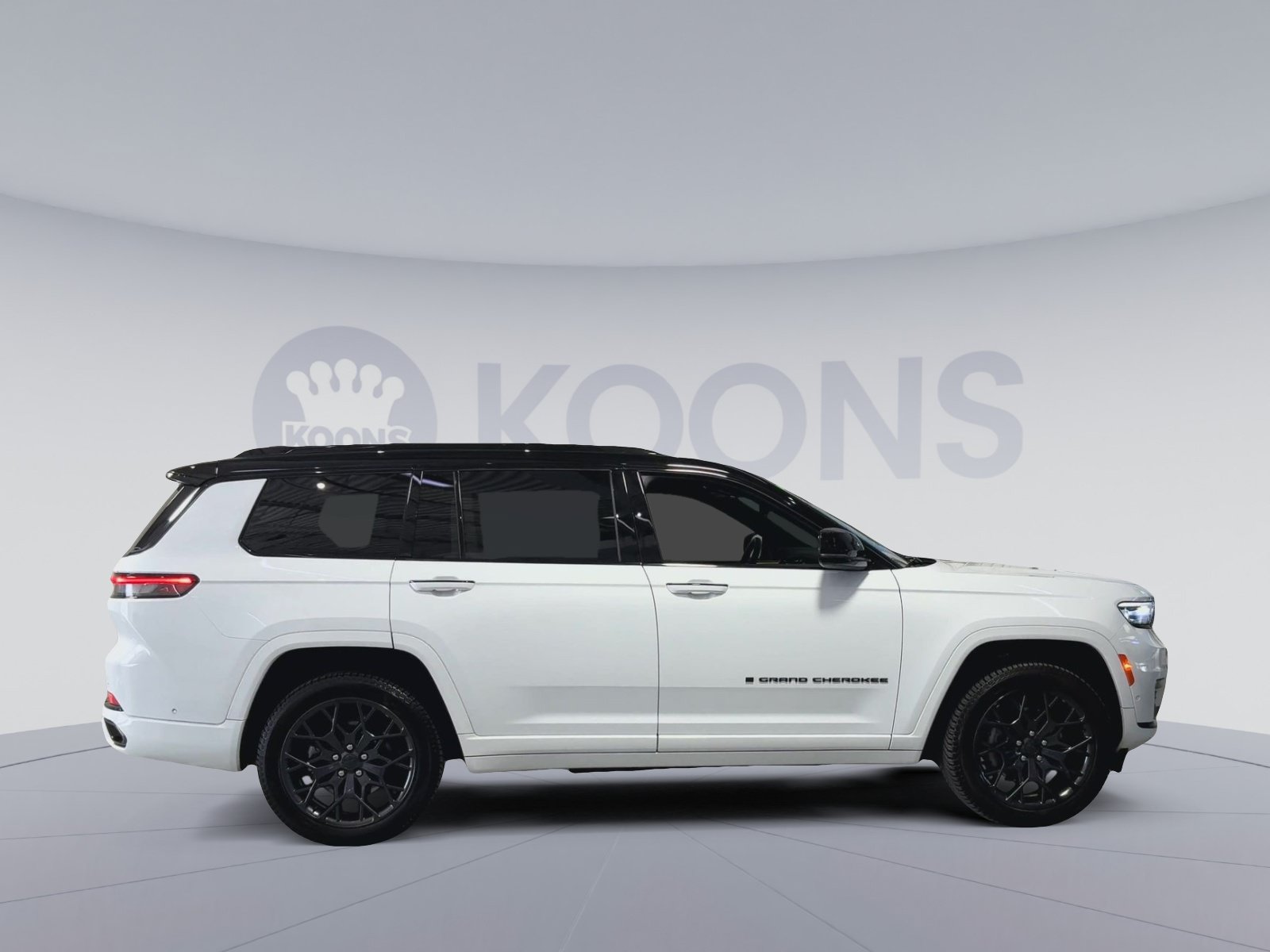 Used 2025 Jeep Grand Cherokee L Summit AWD/4WD image 12