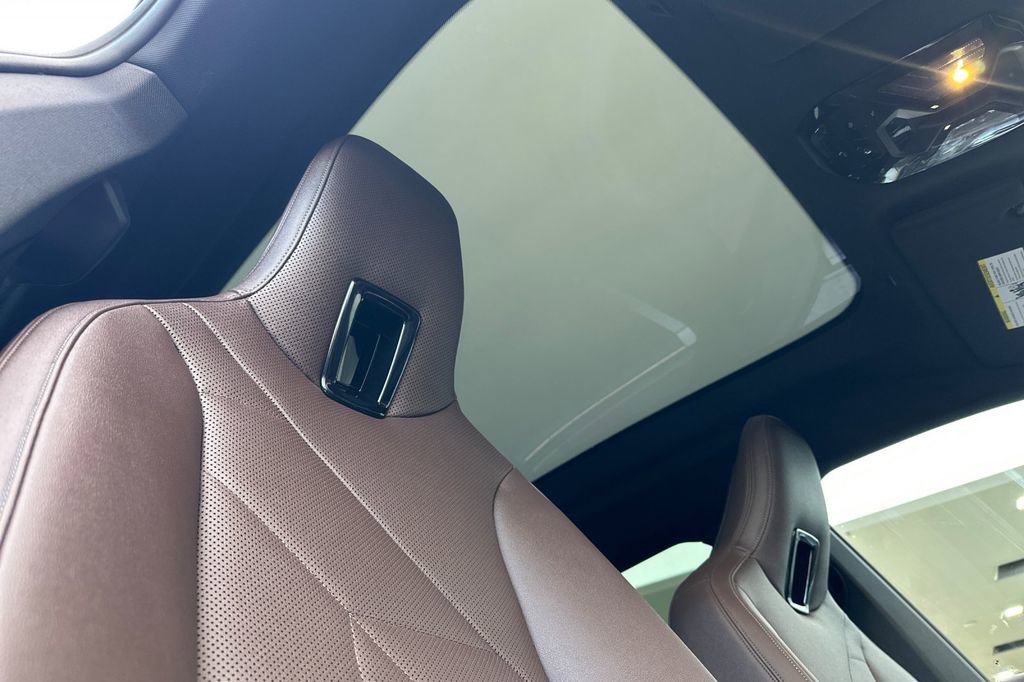 Used 2024 BMW iX xDrive50 w/ Premium Package image 18