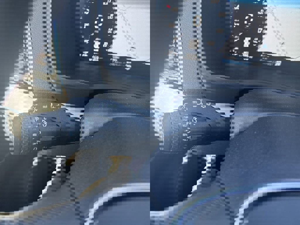 Used 2016 Volvo XC90 T8 Momentum w/ Vision Package image 22