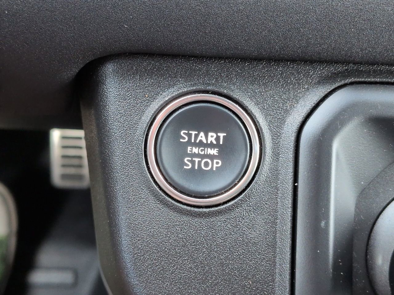 Used 2023 Land Rover Defender 110 X-Dynamic SE image 30