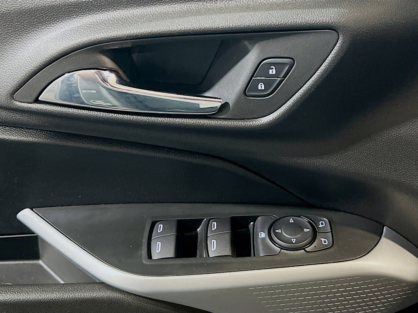 Used 2025 Chevrolet Trax LS image 13