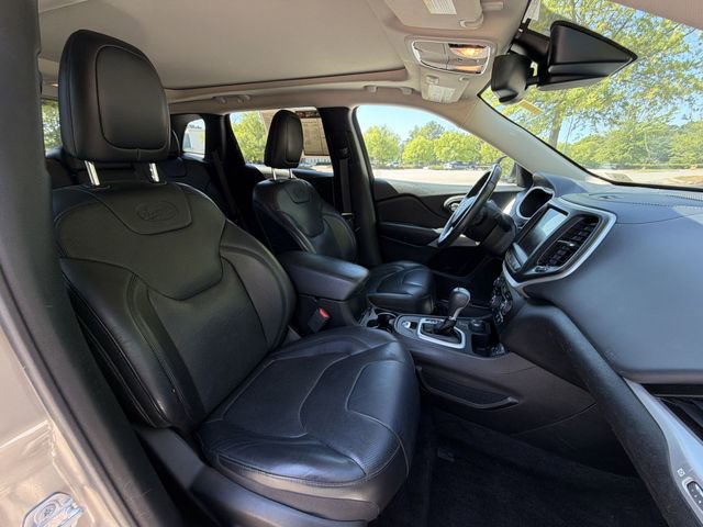 Used 2017 Jeep Cherokee Overland w/ Technology Group AWD/4WD image 27