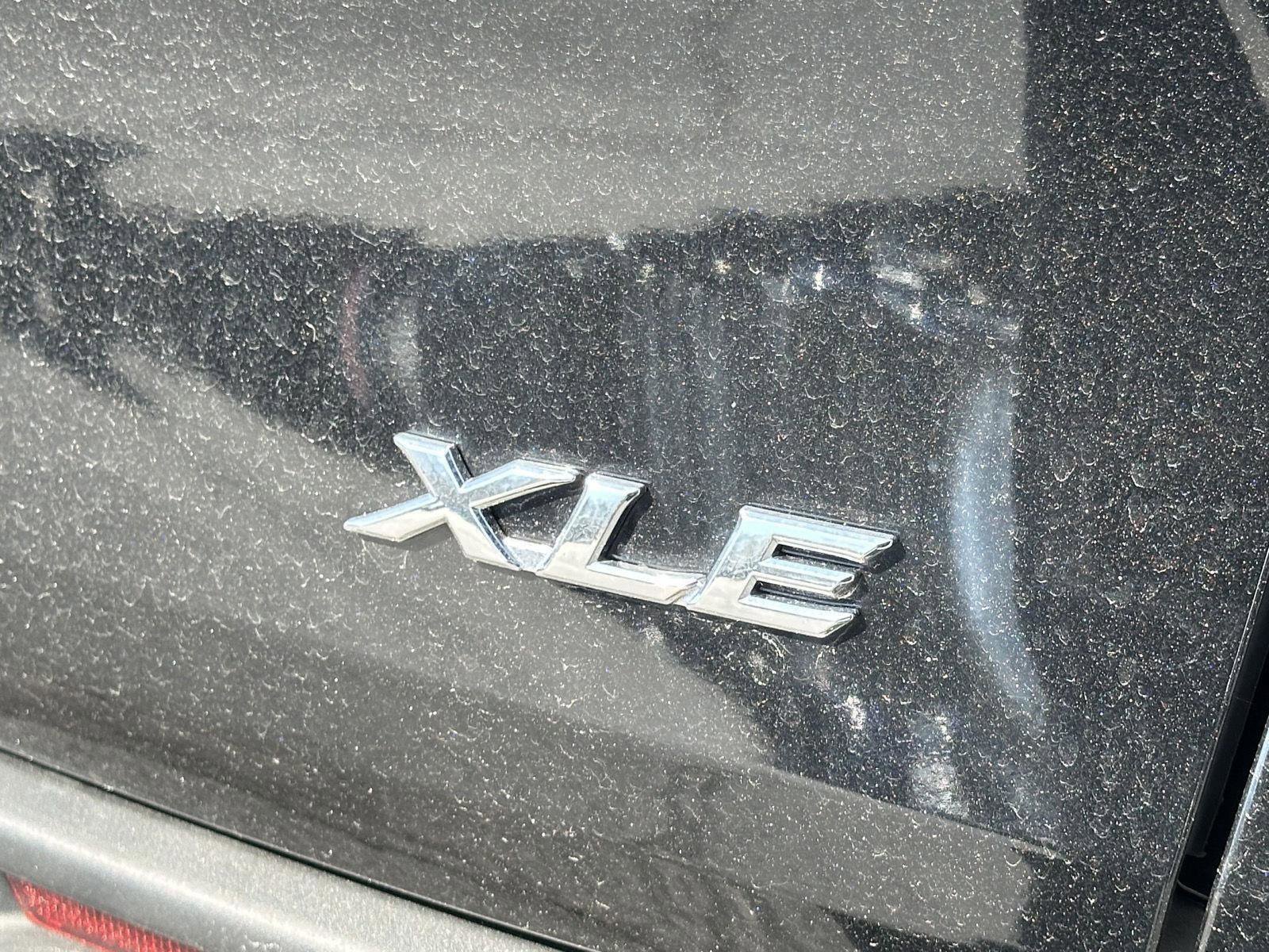 Used 2025 Toyota Sienna XLE image 10