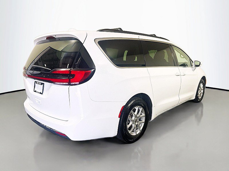 Used 2022 Chrysler Pacifica Touring-L FWD image 7