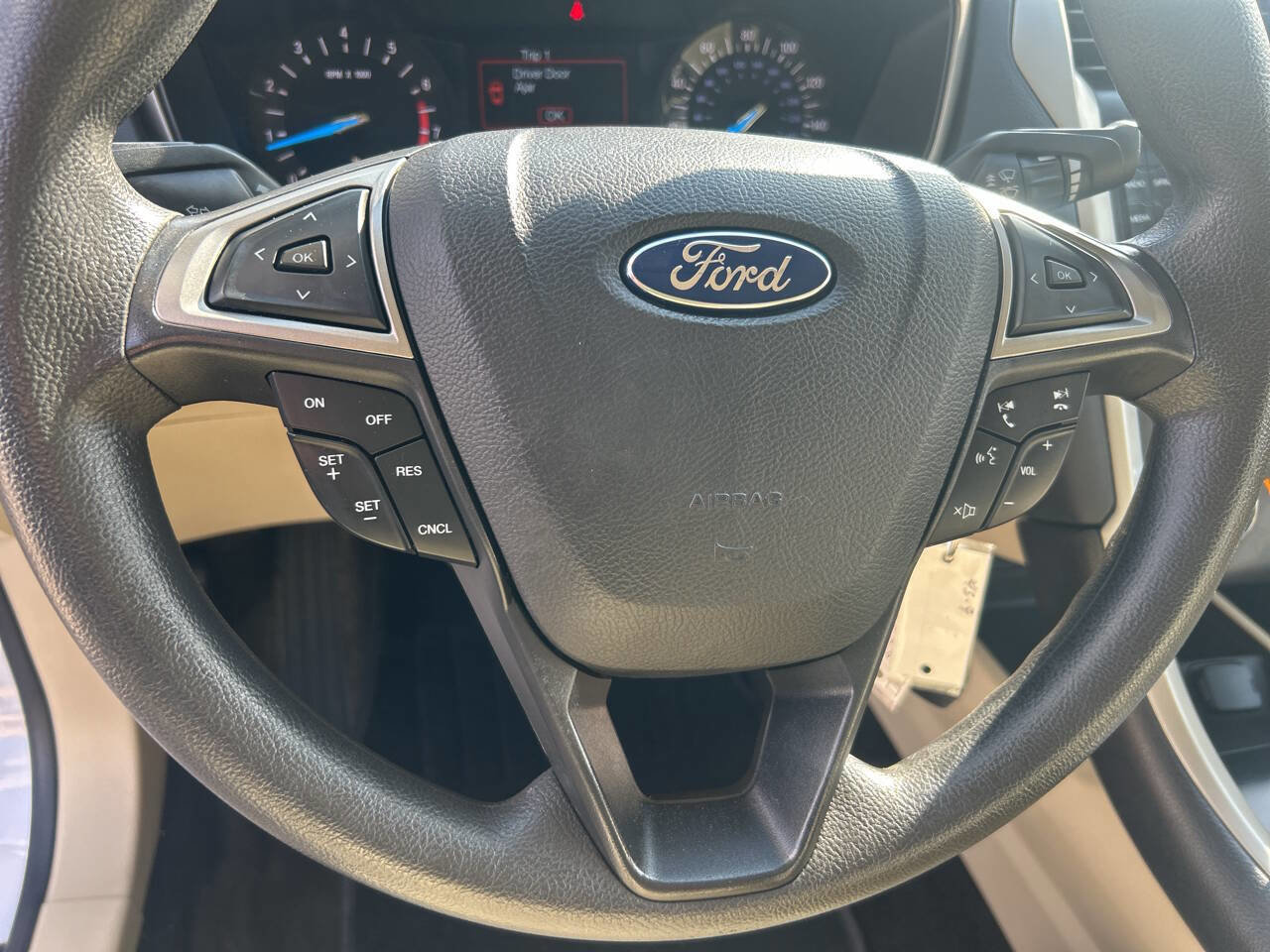 Used 2015 Ford Fusion SE image 36