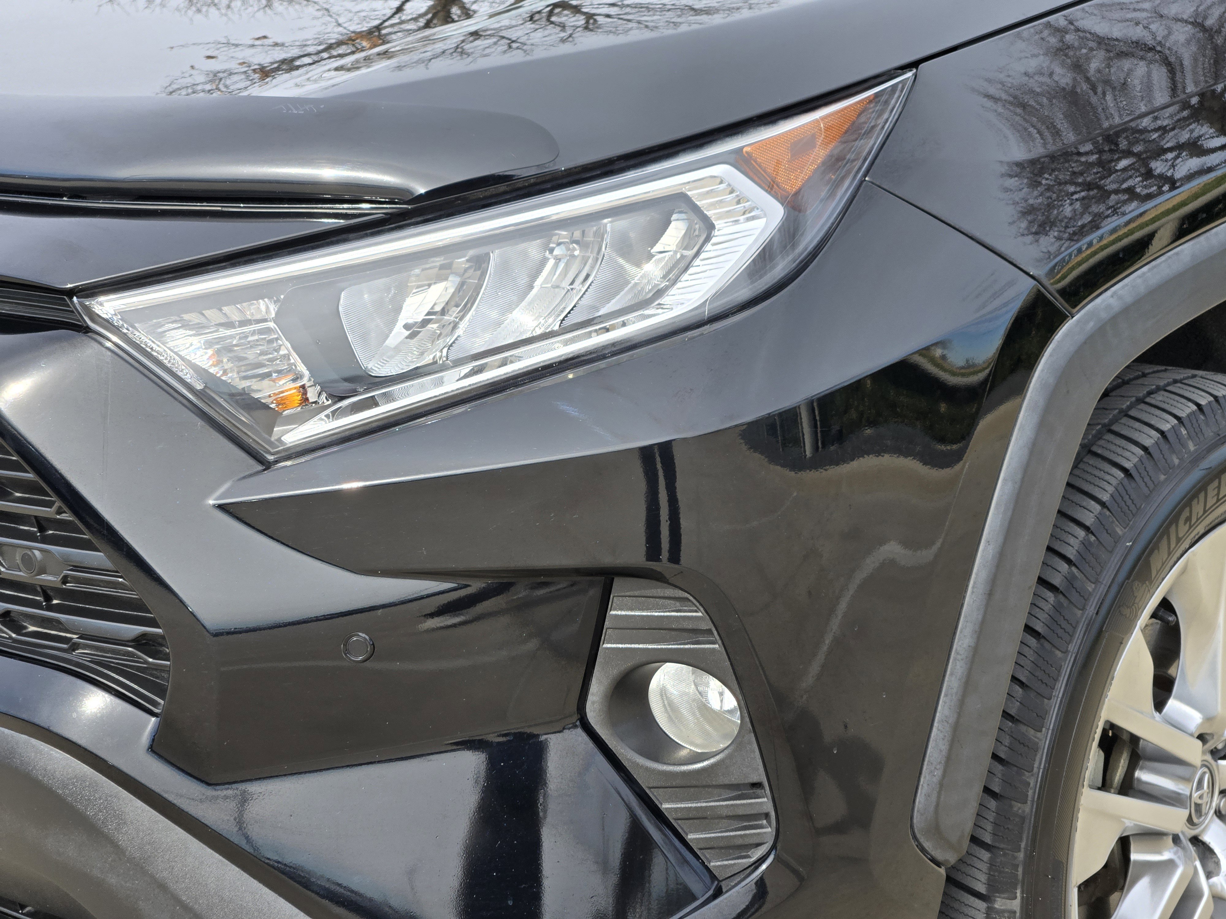Used 2020 Toyota RAV4 XLE Premium image 9