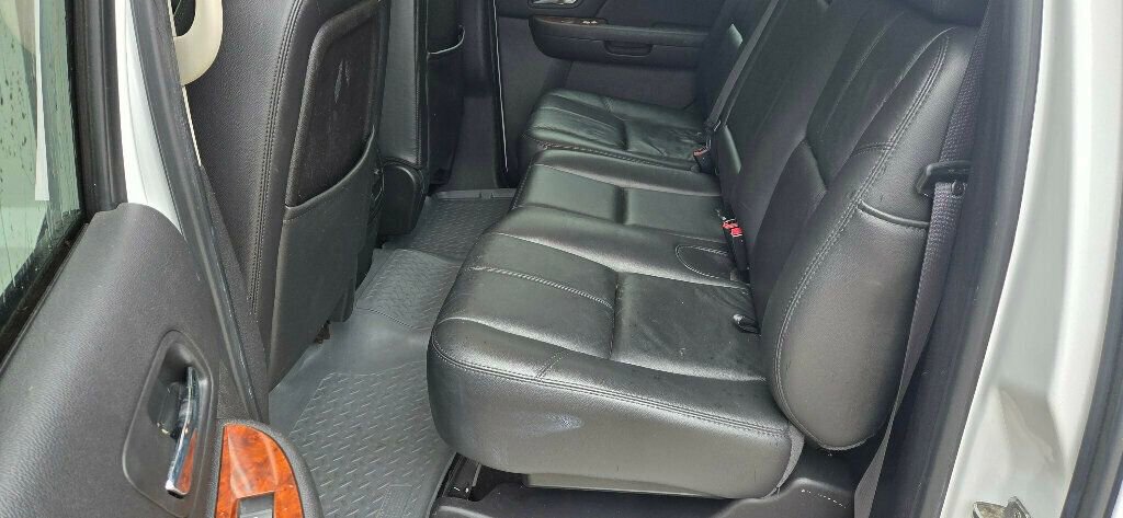 Used 2008 Chevrolet Avalanche LTZ w/ LTZ Preferred Equipment Group AWD/4WD image 14