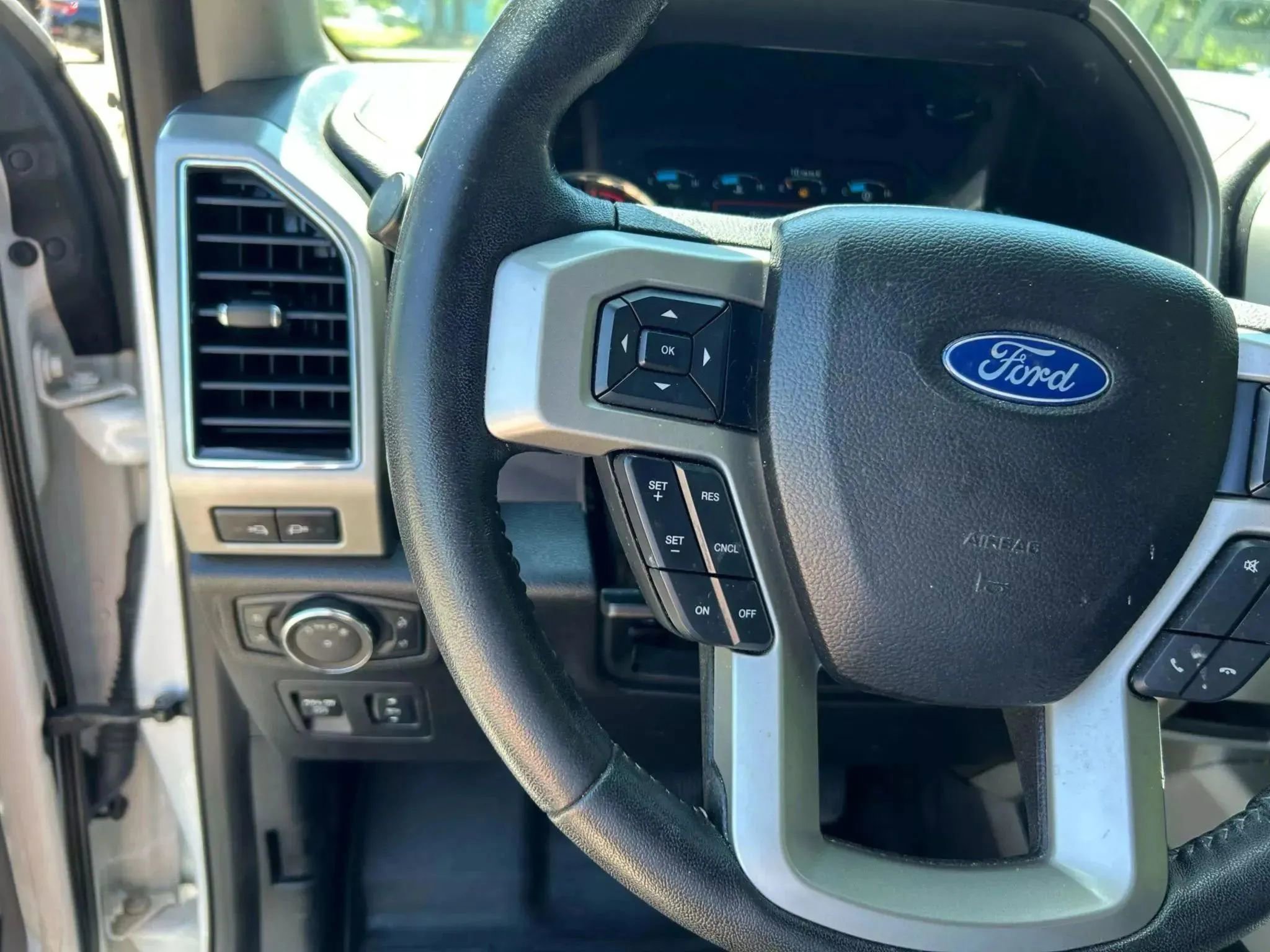 Used 2018 Ford F150 Lariat RWD image 15