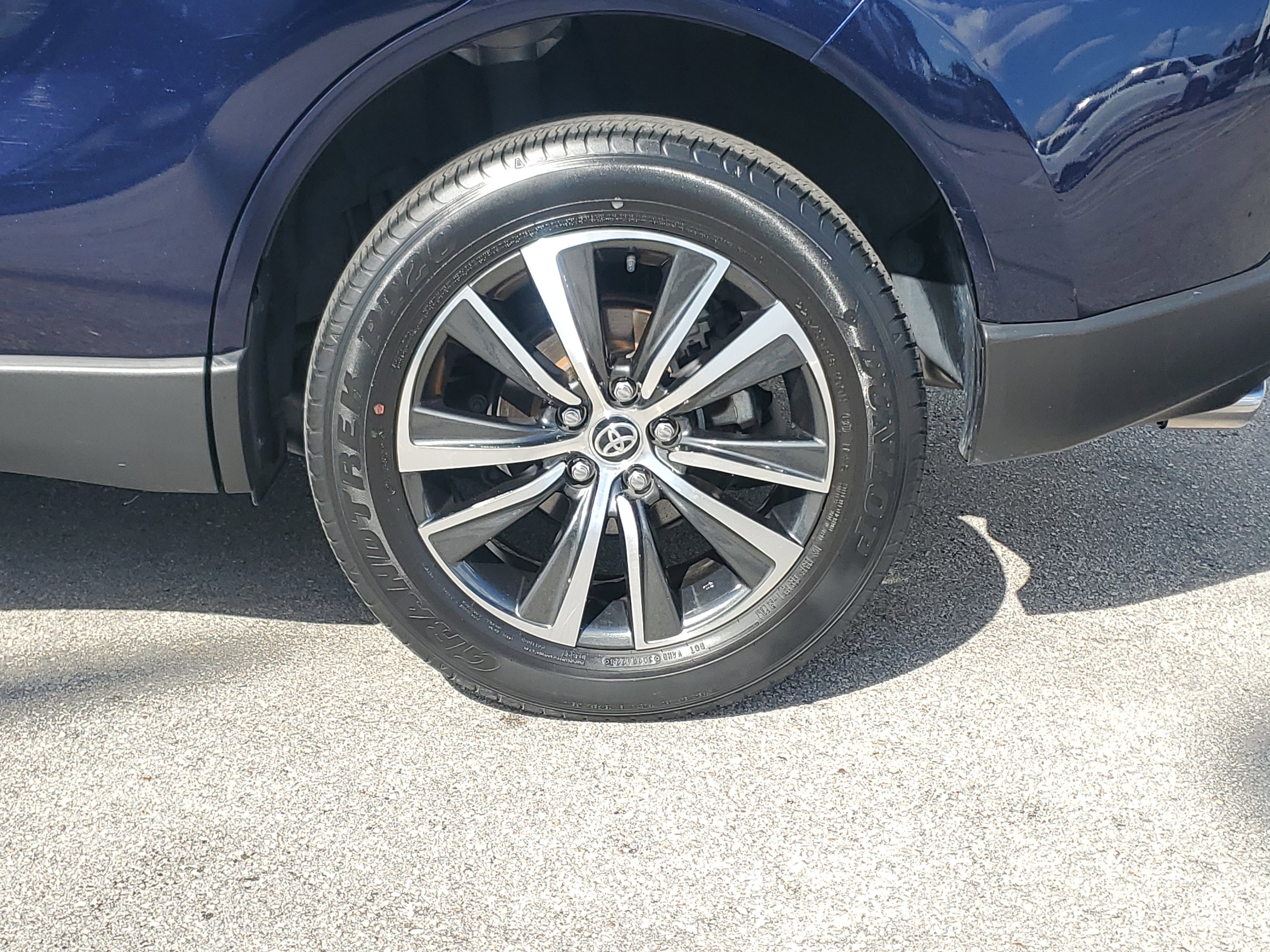 Used 2024 Toyota Venza LE image 32