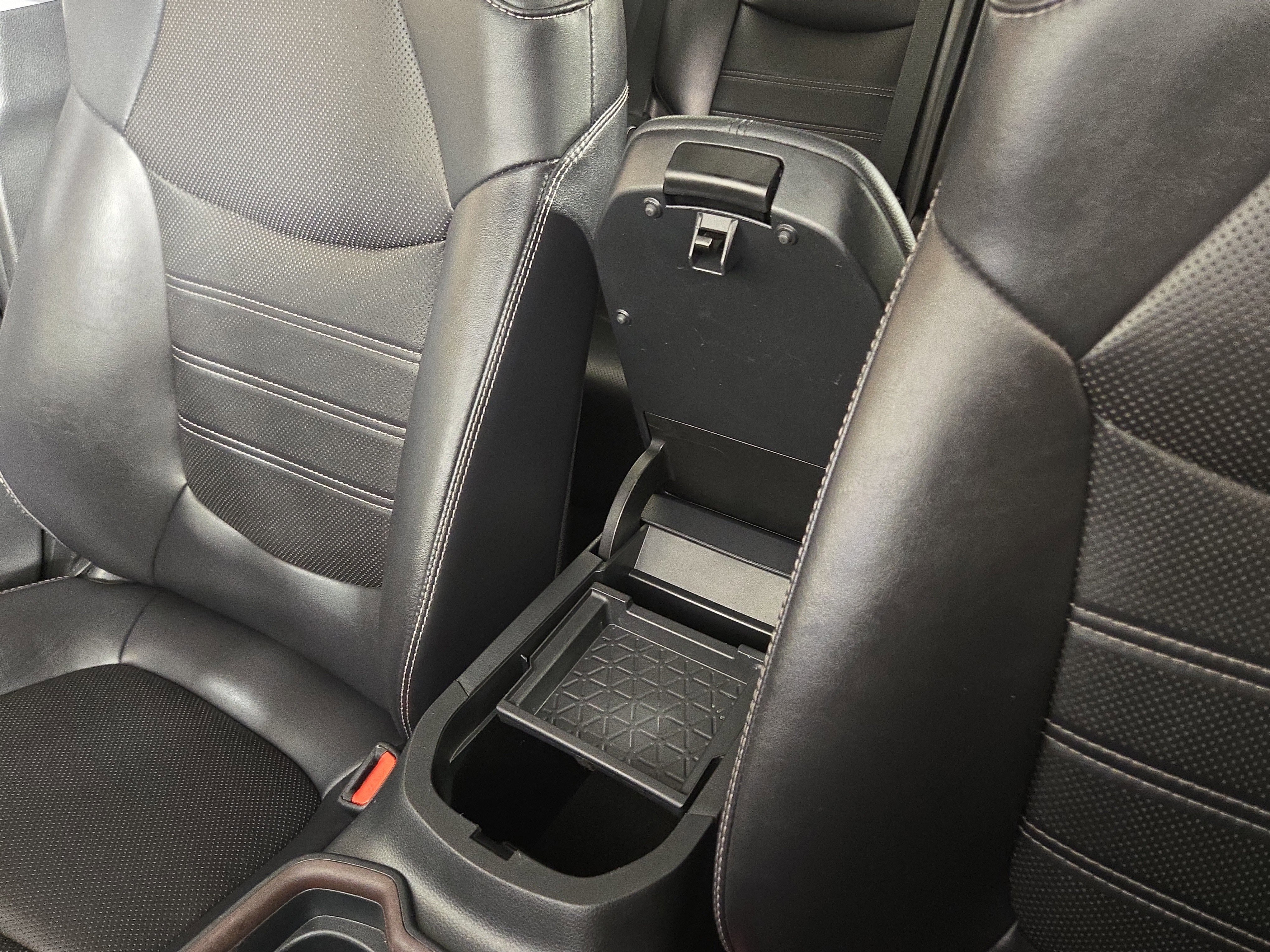 Used 2019 Toyota RAV4 Limited image 29