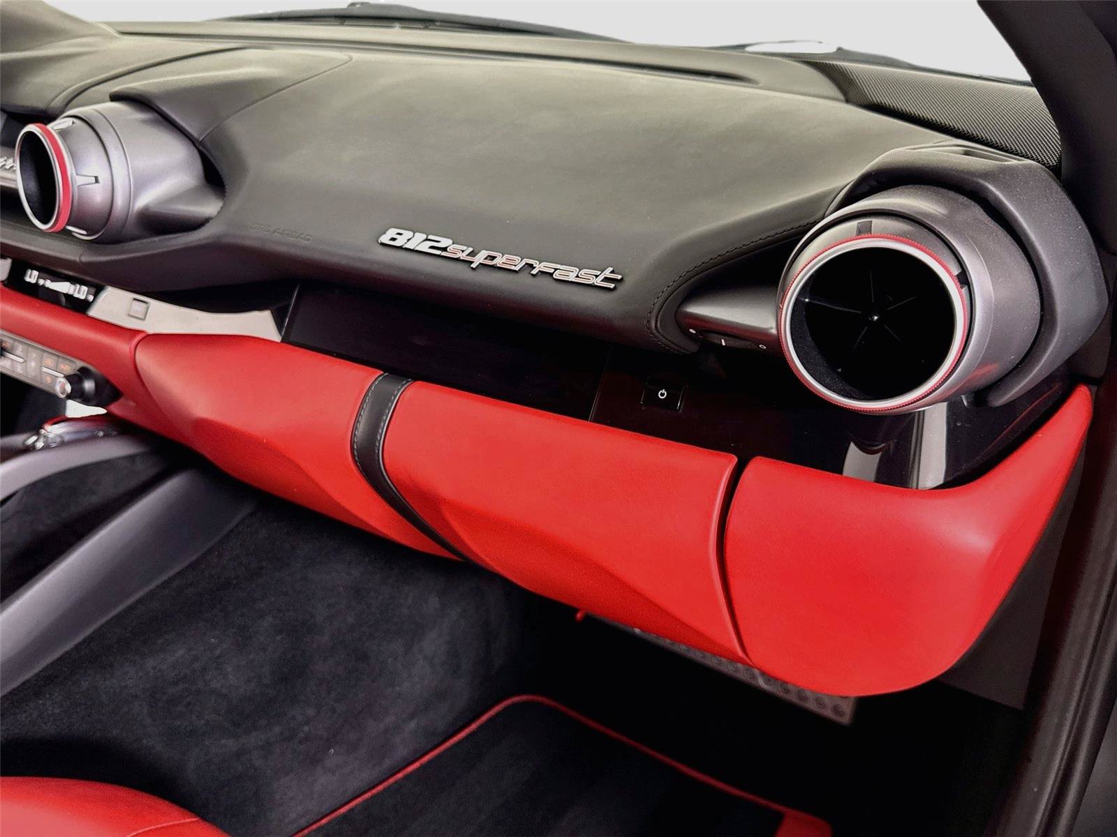 Used 2020 Ferrari 812 Superfast RWD image 33