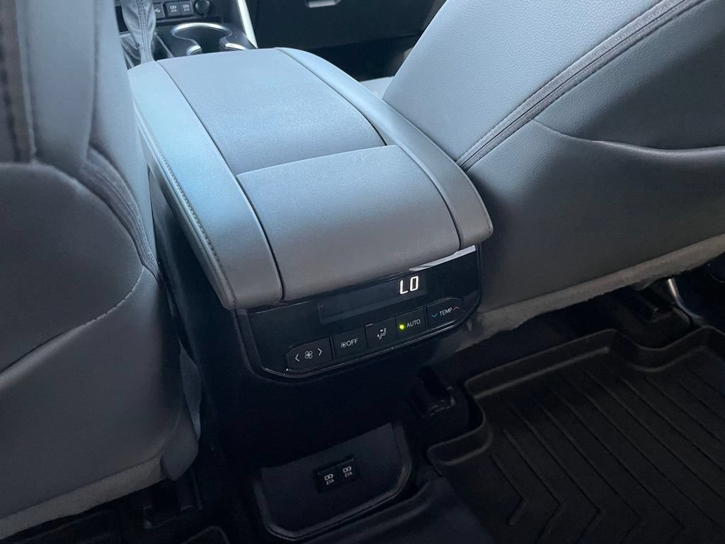 Used 2021 Toyota Highlander XLE FWD image 30
