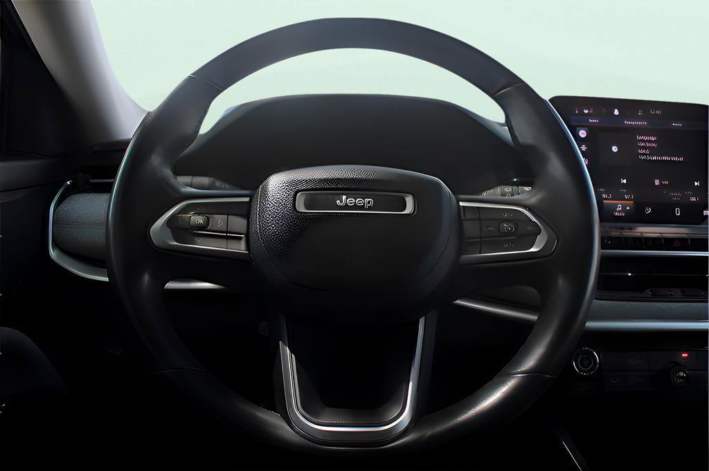 Used 2022 Jeep Compass Latitude image 36