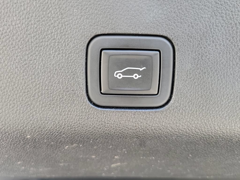 Used 2024 GMC Yukon AT4 w/ AT4 Premium Plus Package AWD/4WD image 9