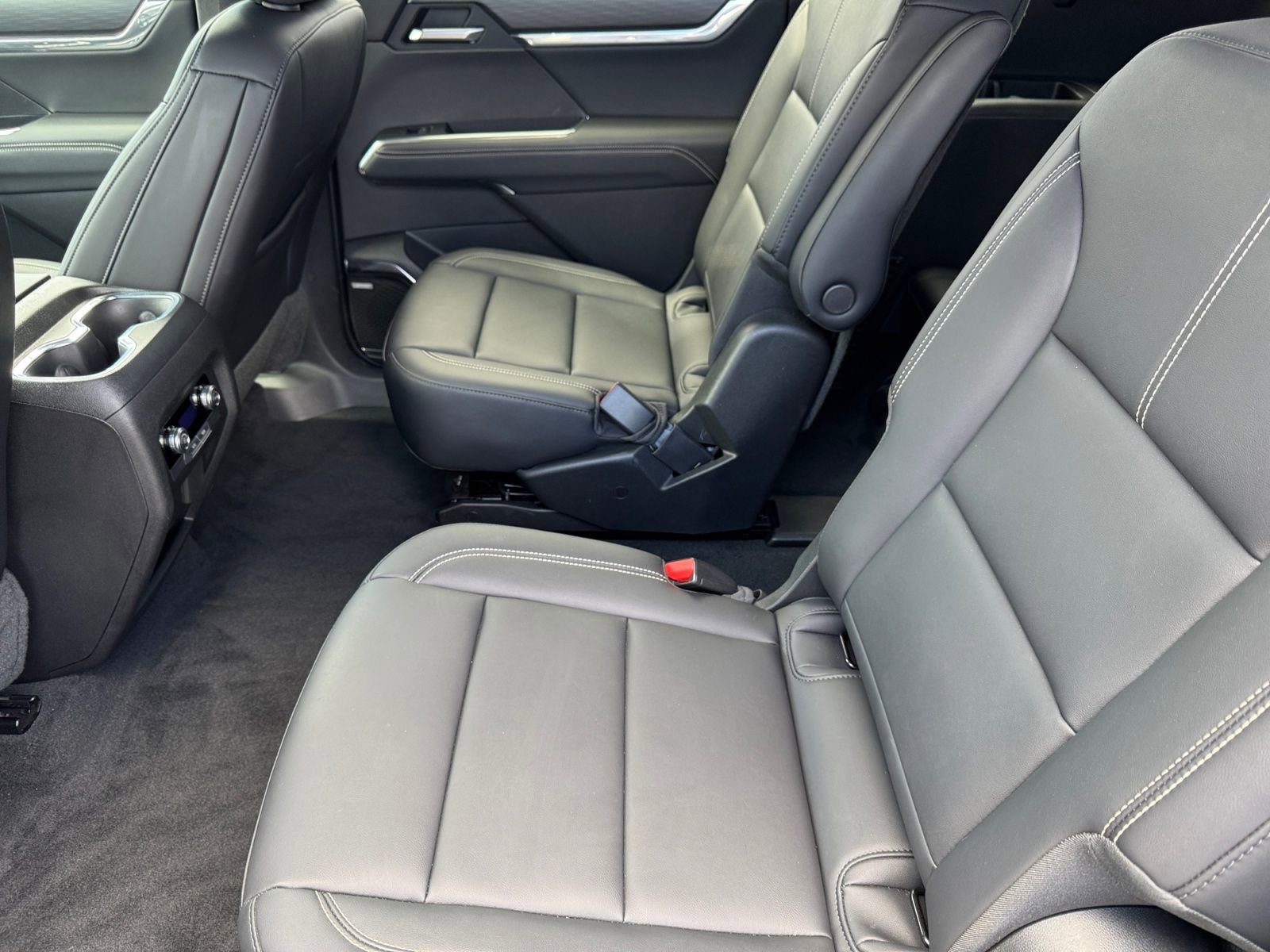 Used 2025 GMC Acadia Elevation w/ Elevation Premium Package AWD/4WD image 15