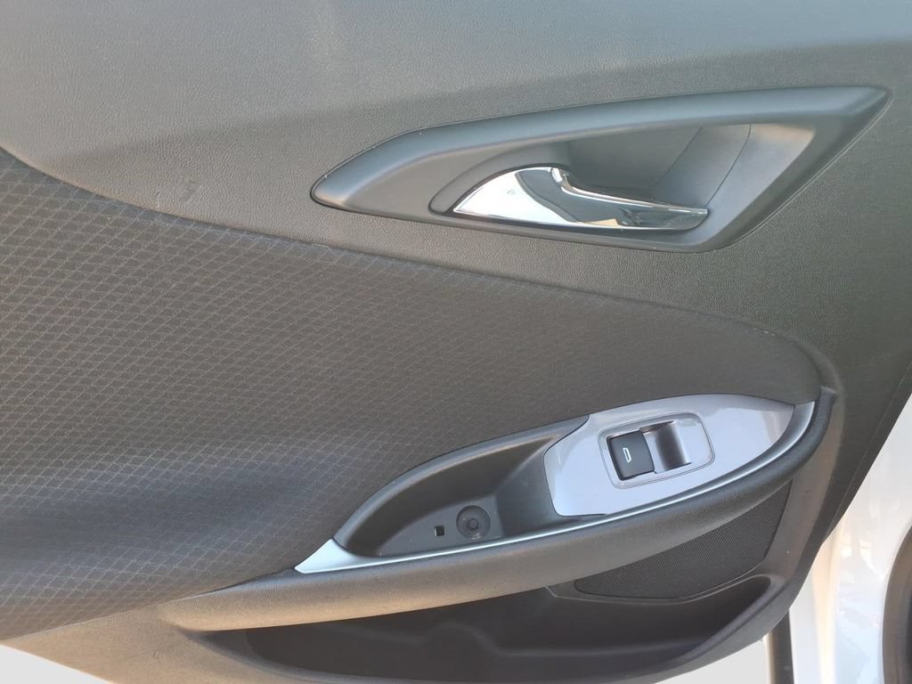 Used 2025 Chevrolet Malibu LT FWD image 13