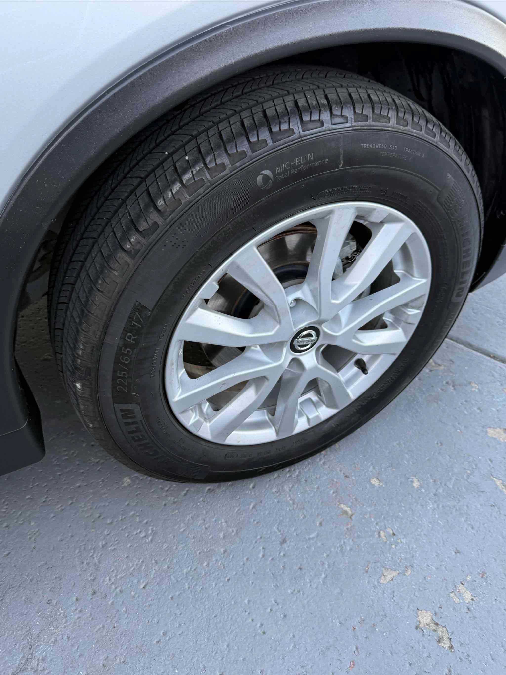 Used 2017 Nissan Rogue SV FWD image 38