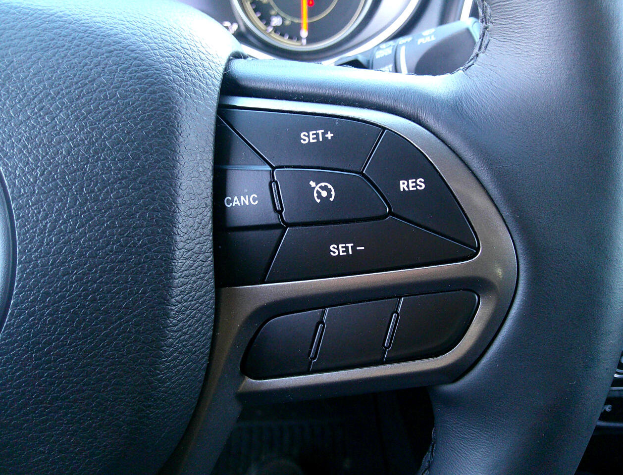 Used 2019 Jeep Cherokee Overland w/ Trailer Tow Group image 25