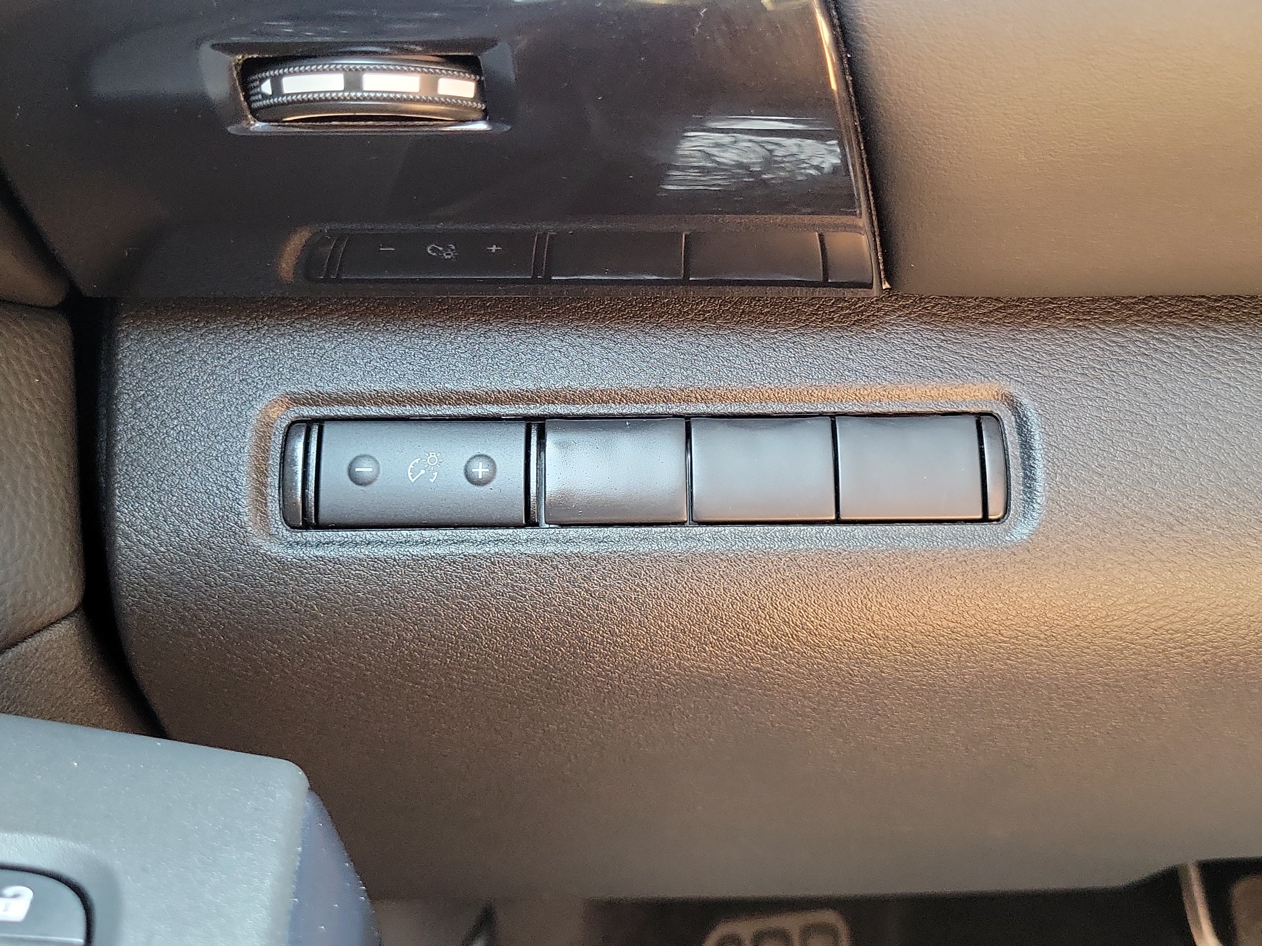 Used 2025 Nissan Pathfinder S FWD image 28
