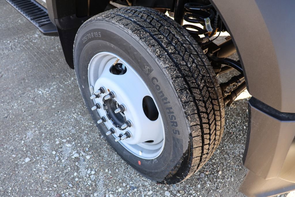 New 2024 Ford F550 4x4 SuperCab Super Duty image 11