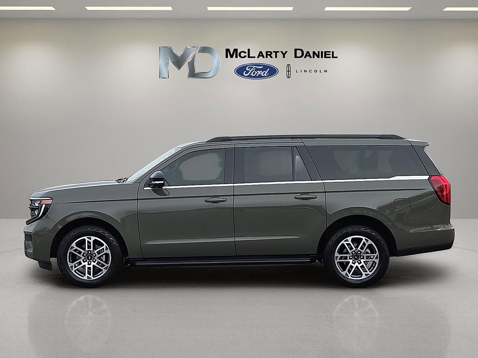 Used 2025 Ford Expedition Max Active image 3
