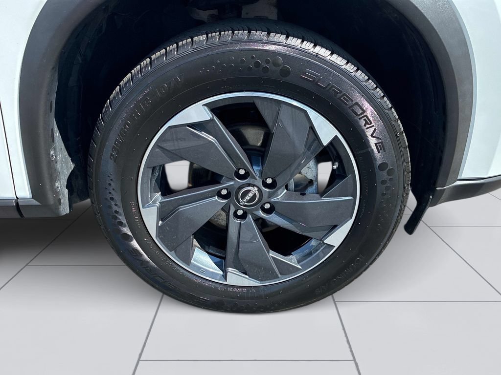 Used 2024 Nissan Rogue SV AWD/4WD image 9