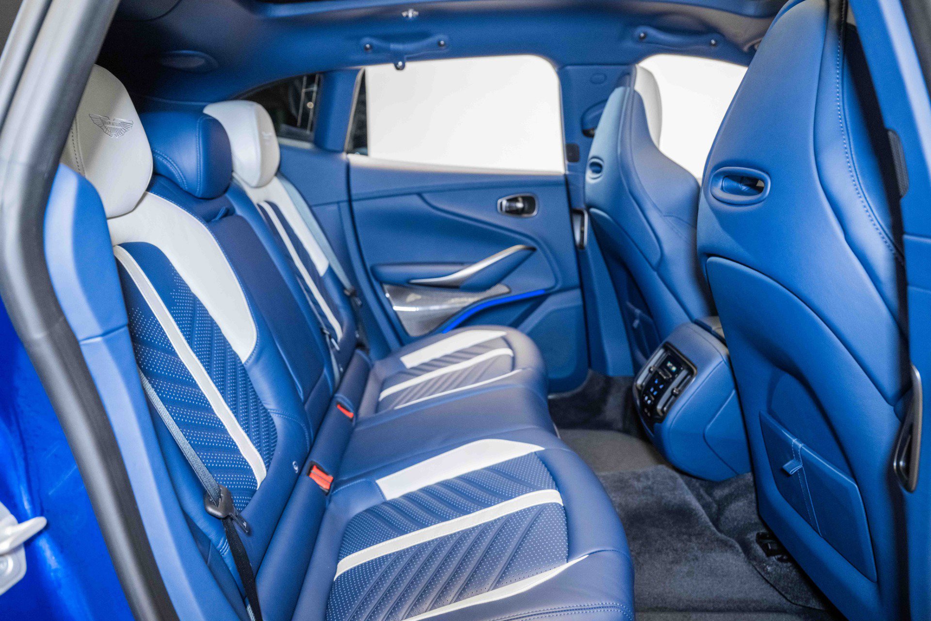 Used 2024 Aston Martin DBX 707 image 17