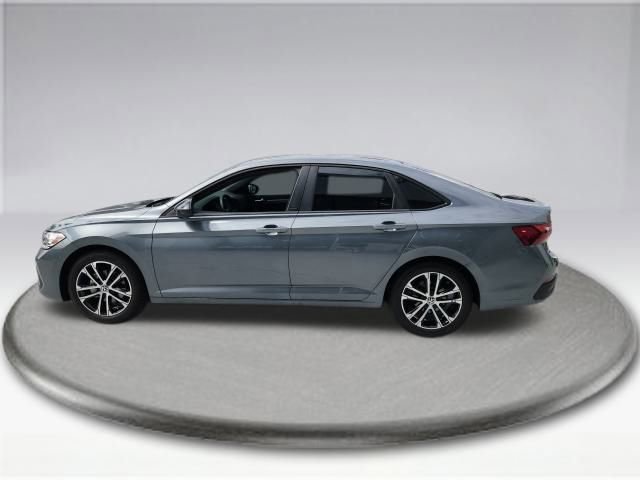 Used 2024 Volkswagen Jetta Sport image 13