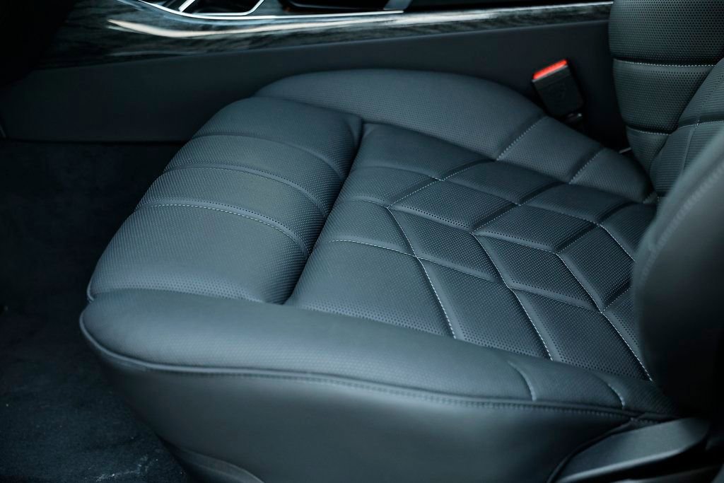 New 2026 BMW 740i w/ Executive Package image 24