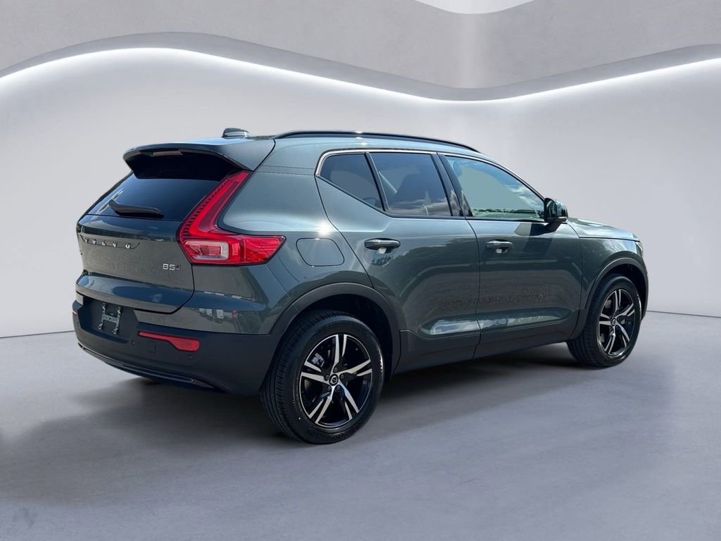 New 2026 Volvo XC40 B5 Core w/ Protection Package Premier image 4