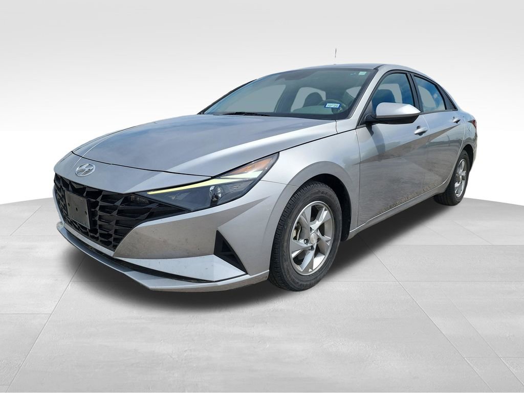 Used 2023 Hyundai Elantra SE image 3