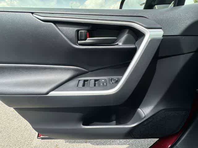 Used 2023 Toyota RAV4 LE AWD/4WD image 15